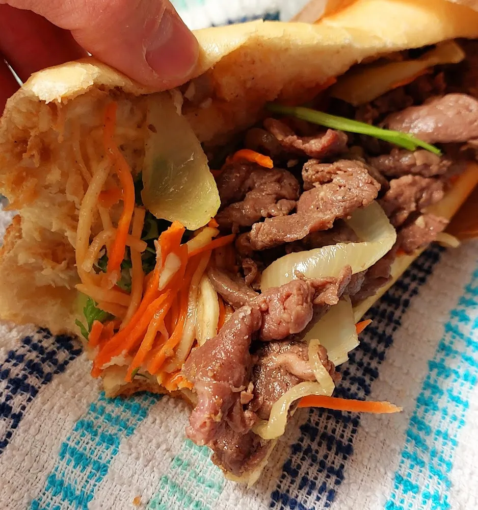 Banh Mi Au Bœuf Sauté Aux Oignons